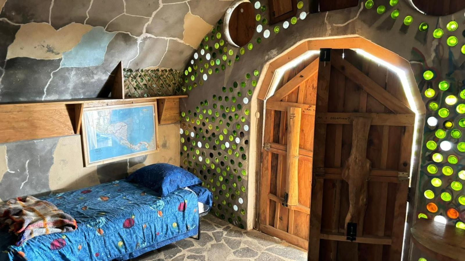 Pensjonat Earthship Atitlan San Marcos La Laguna Zewnętrze zdjęcie